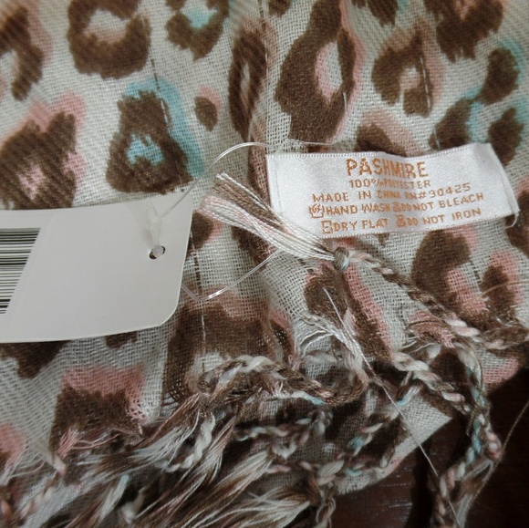 Lot 3 scarfs- - Picture 7 of 8